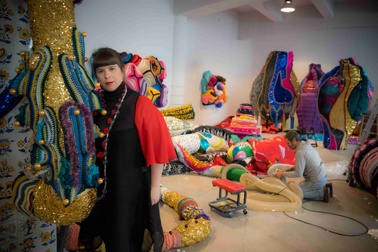 葡萄牙当代艺术家 Joana Vasconcelos  首次展示万众瞩目的装置艺术